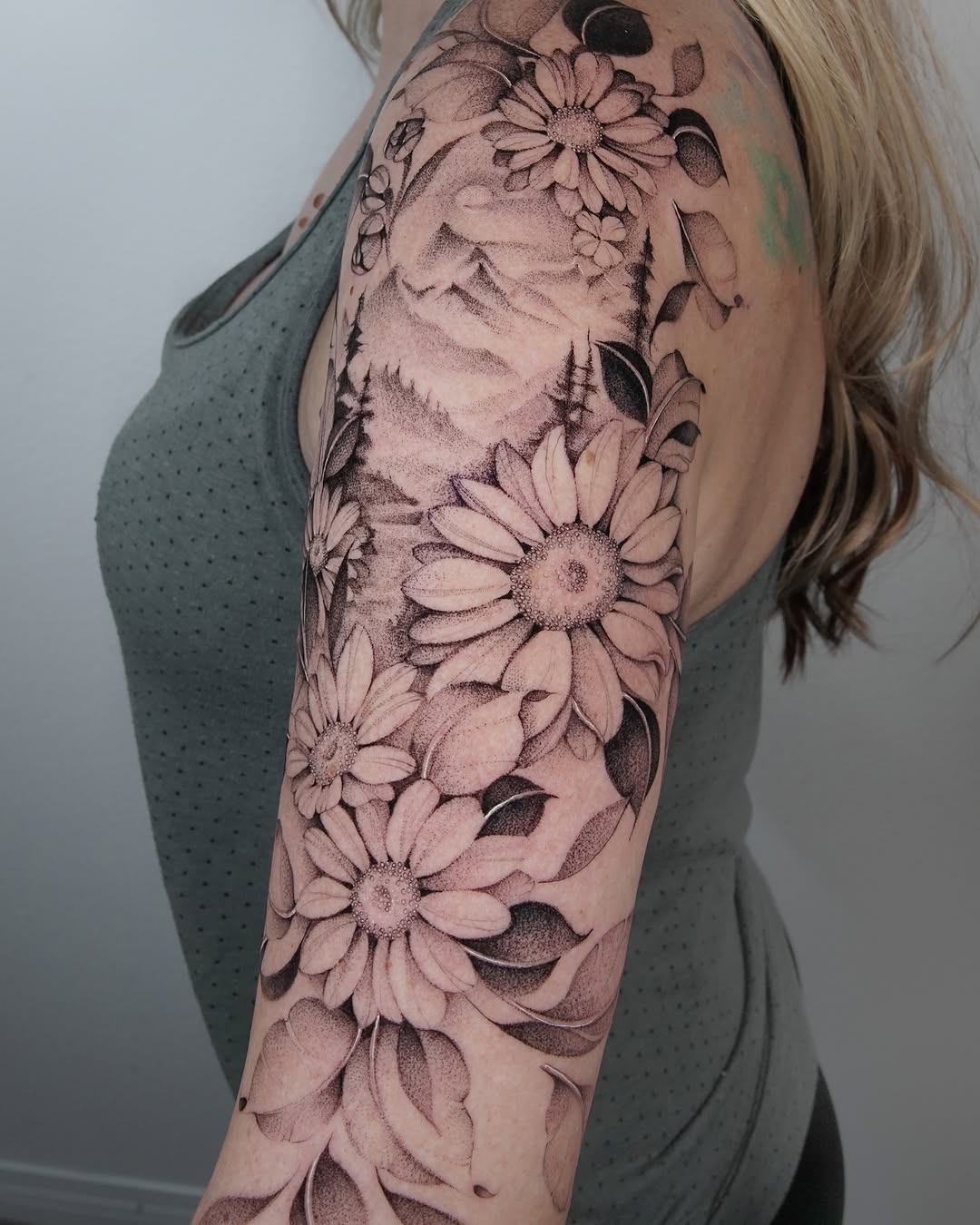 Tattoo by @belfernandezink โ dotwork, realism