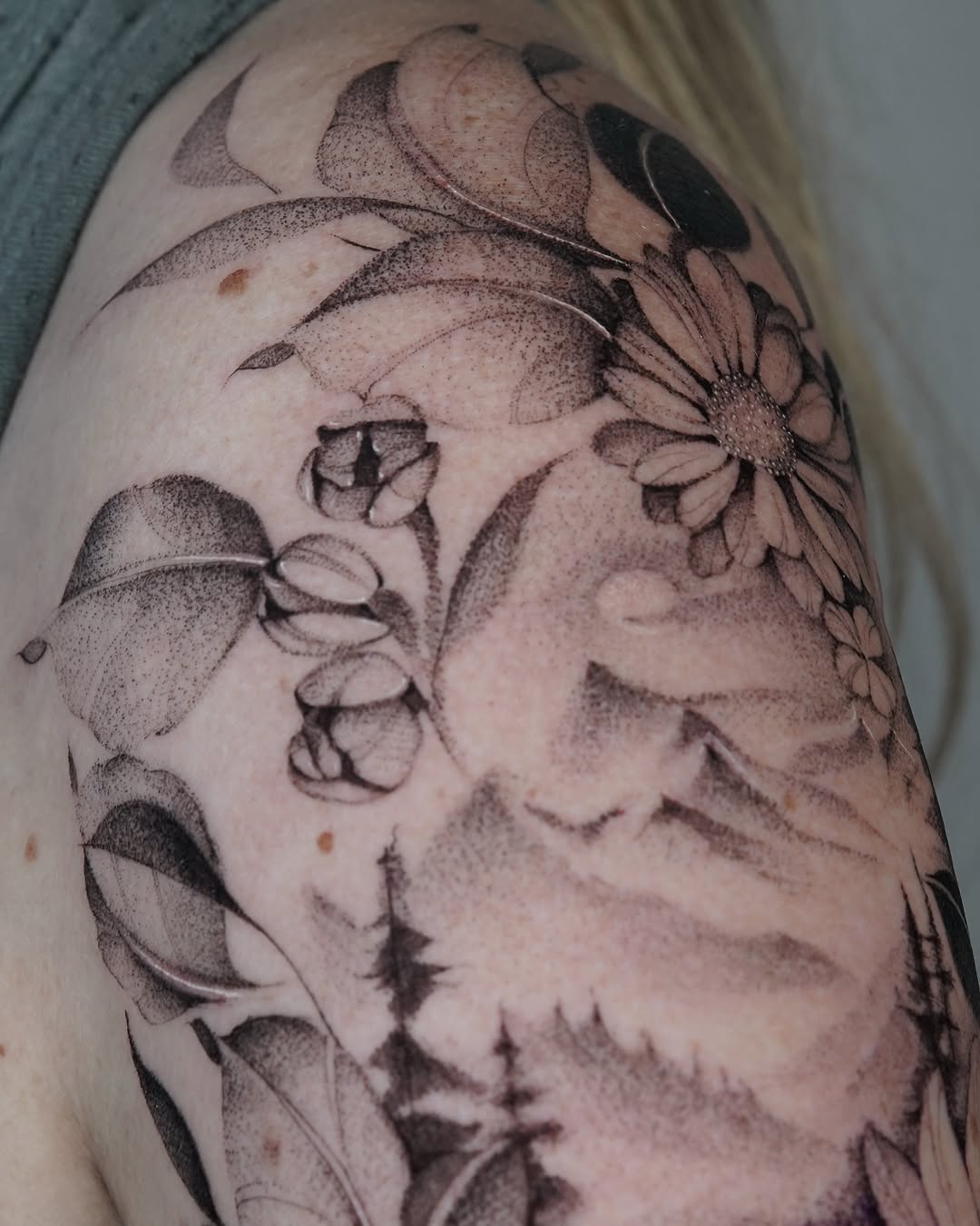 Tattoo by @belfernandezink โ dotwork, realism