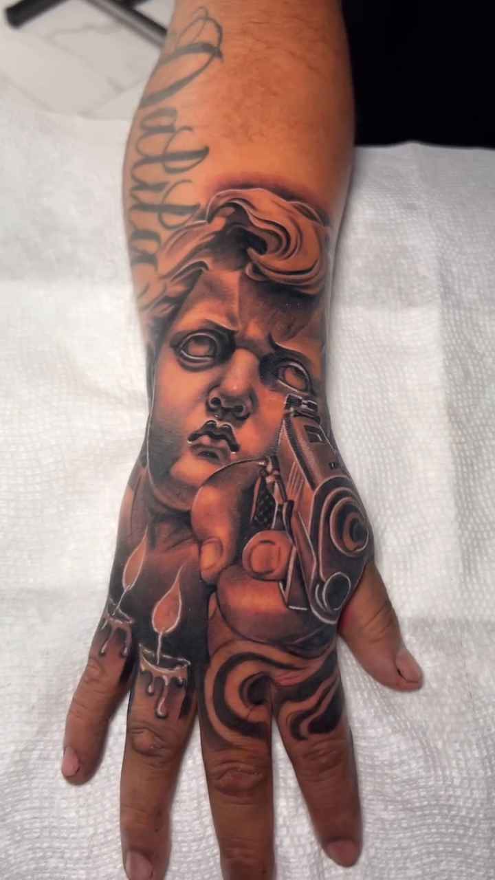 Tattoo by @elfamosoflames — black_and_grey, realism