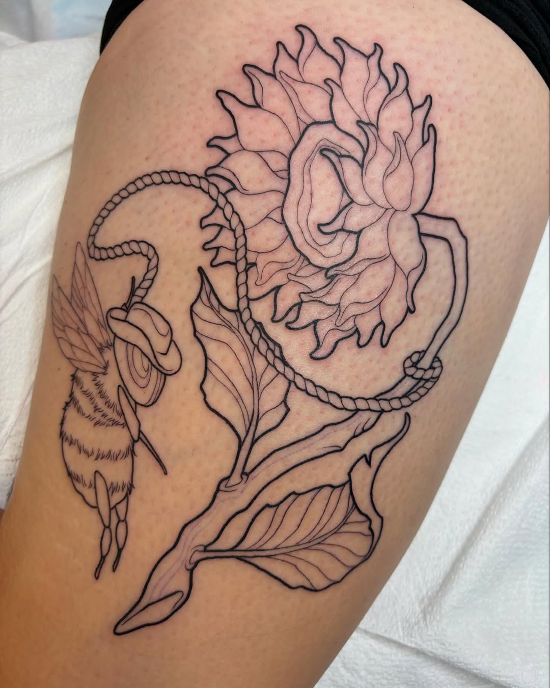 Tattoo by @rachelfostertattoos — fine_line