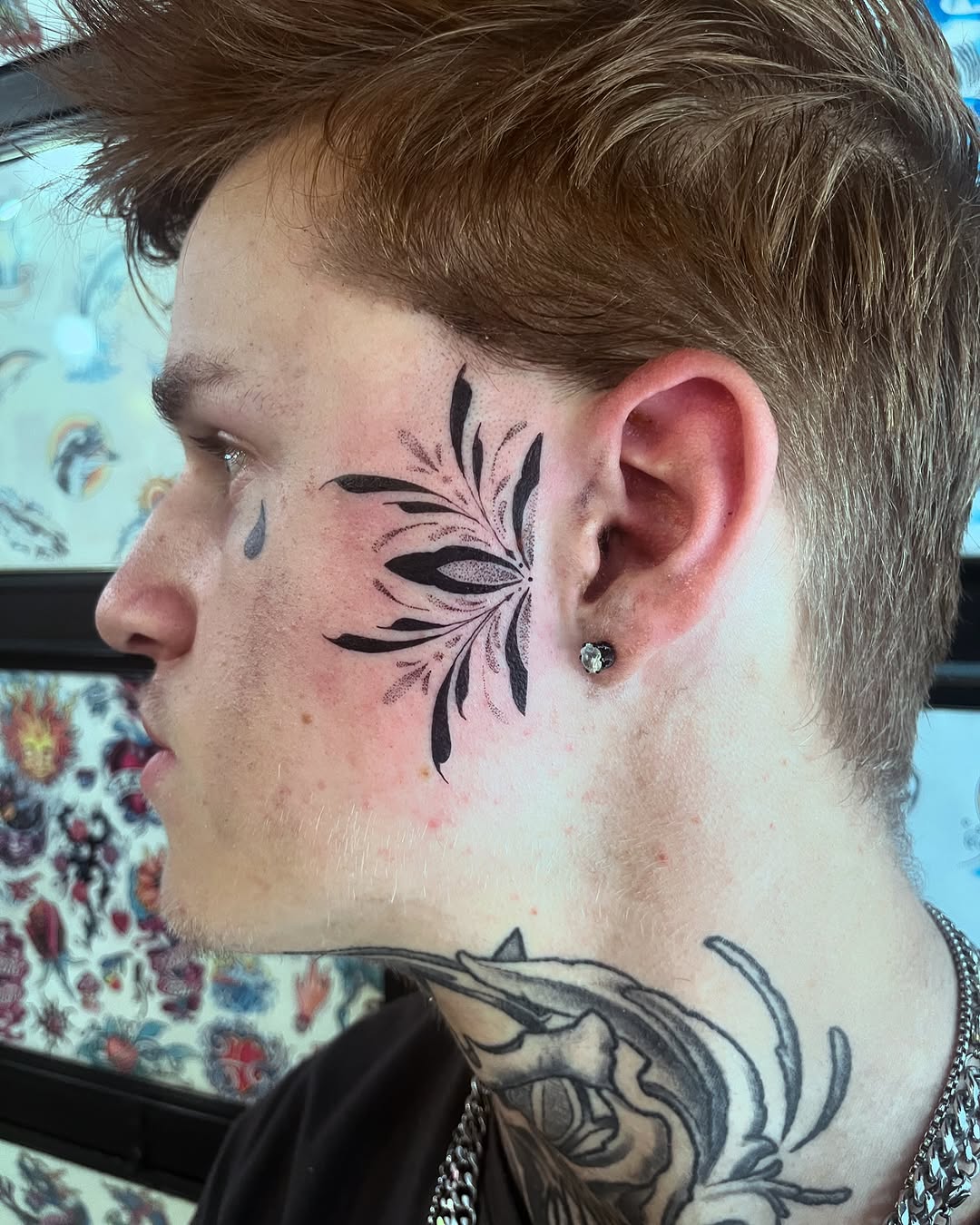 Tattoo by @syfer.tattoo β dotwork, blackwork