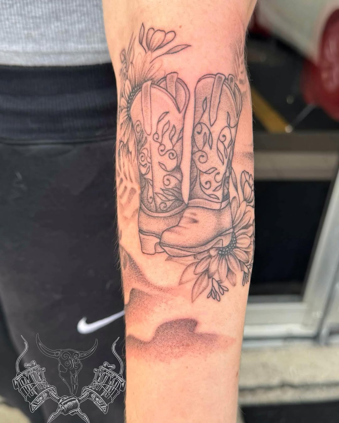 Tattoo by @underground_artcollective — black_and_grey, fine_line