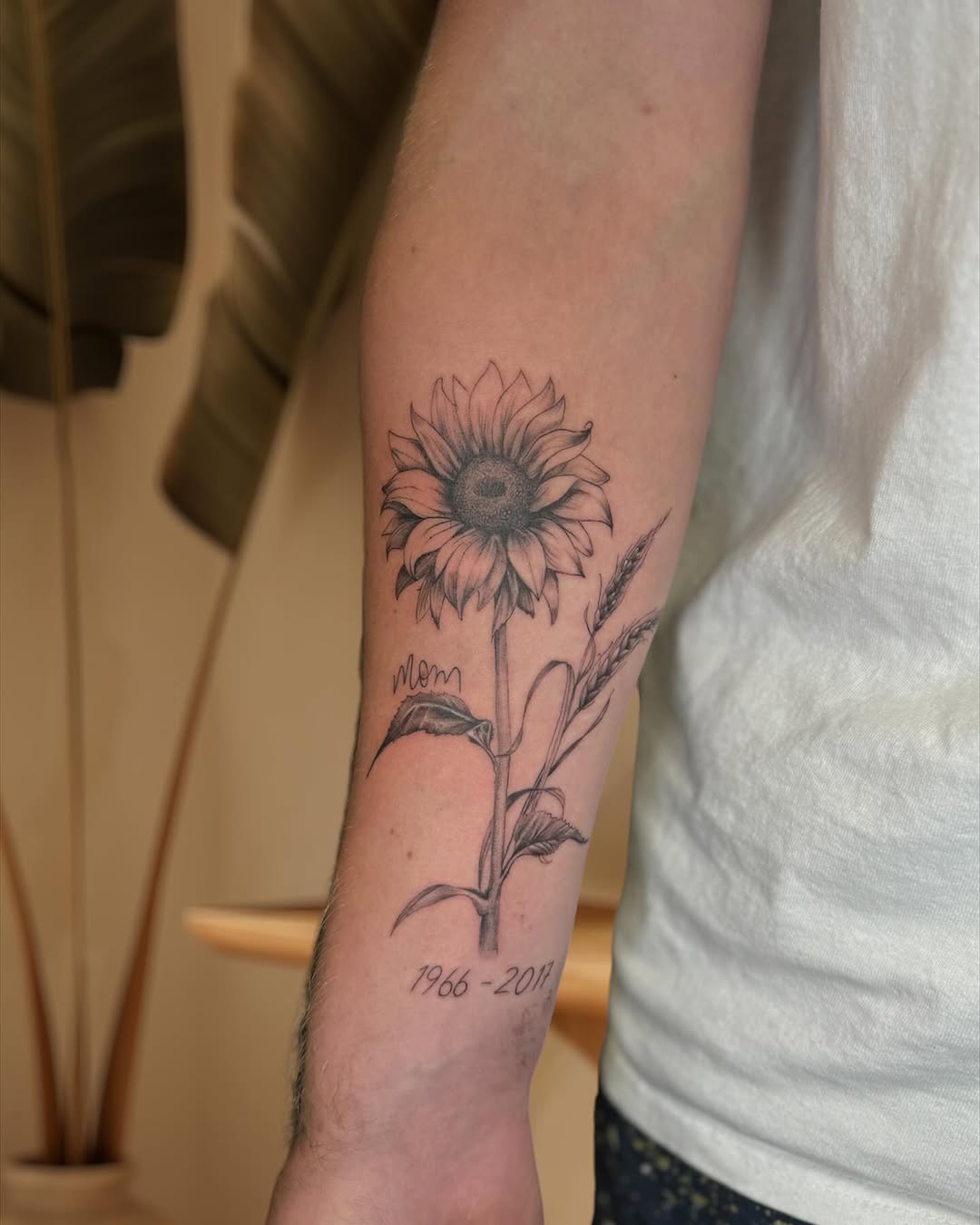 Tattoo by @liii.ink — fine_line, lettering_script