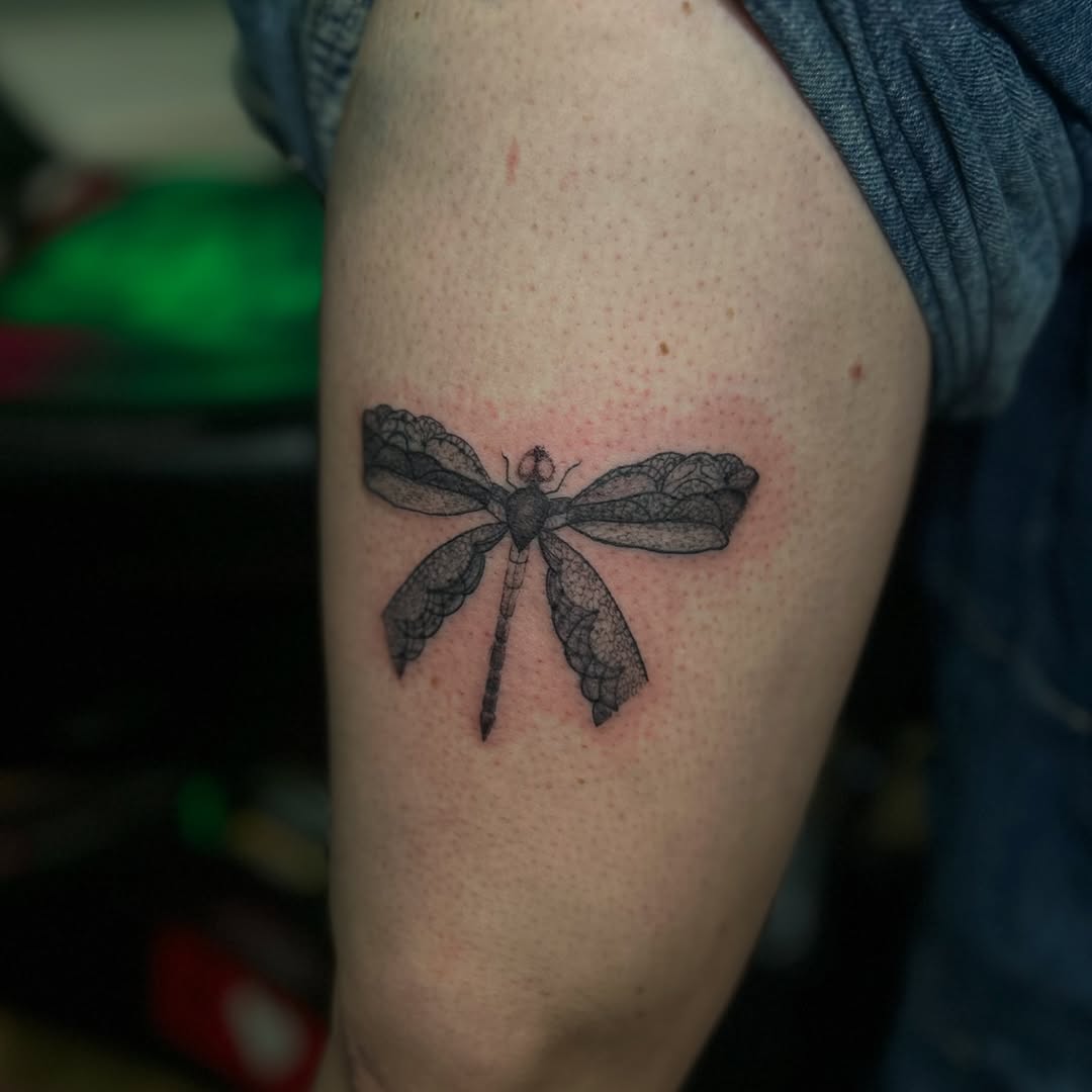 Tattoo by @khangtart — illustrative, dotwork