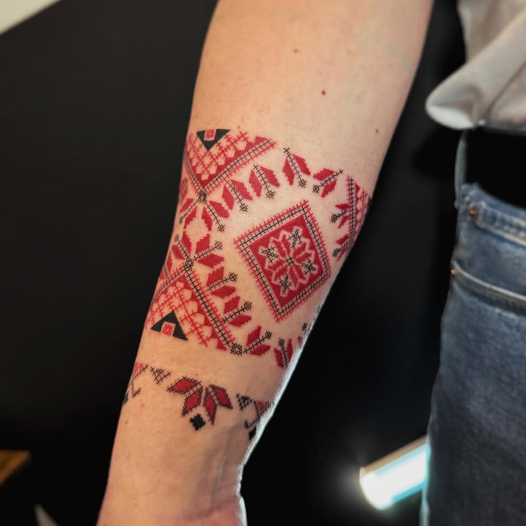 Tattoo by @iguana_tattoo_ch β geometric