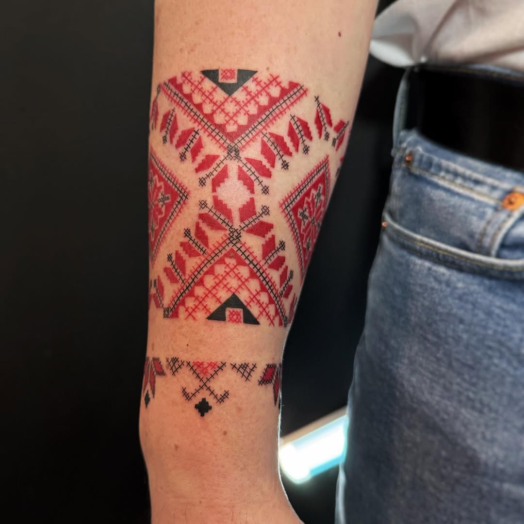 Tattoo by @iguana_tattoo_ch β geometric