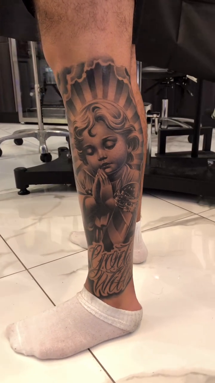 Tattoo by @lasuenink — black_and_grey, realism
