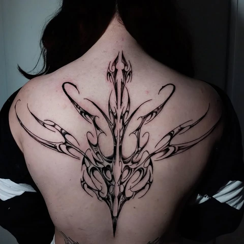 Tattoo by @issa.tatts — blackwork, geometric
