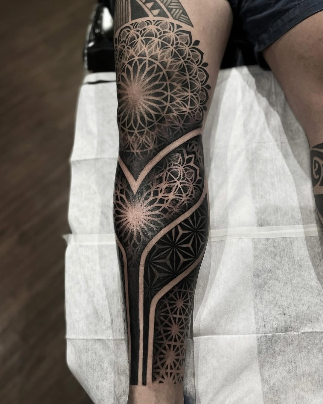 Tattoo by @daylisboa.ink — geometric, dotwork