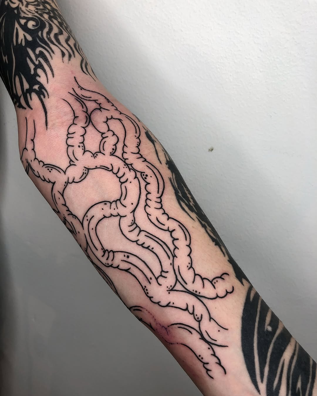 Tattoo by @oykuinkslove — blackwork