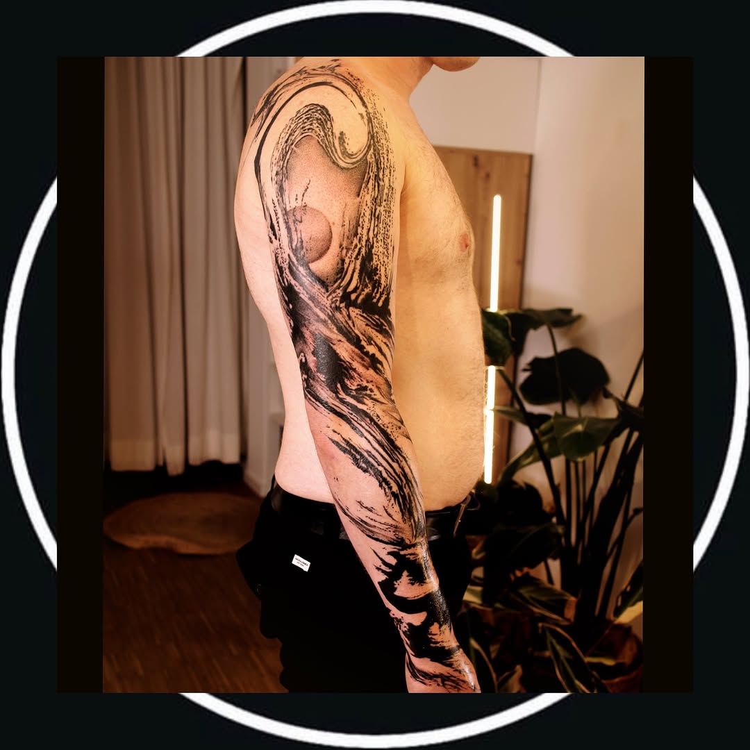 Tattoo by @tattoosgumi — blackwork, illustrative