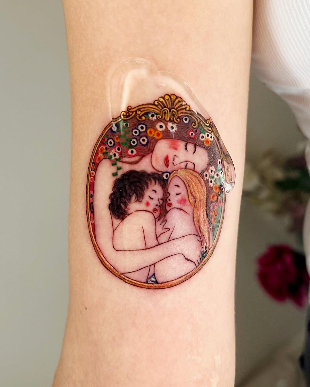 Tattoo by @claire_tattoos_ — illustrative, realism