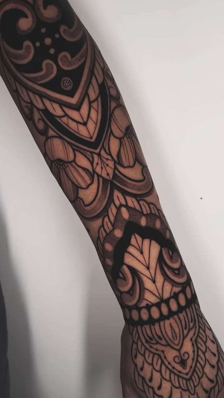 Tattoo by @alexx.arte โ ornamental, black_and_grey