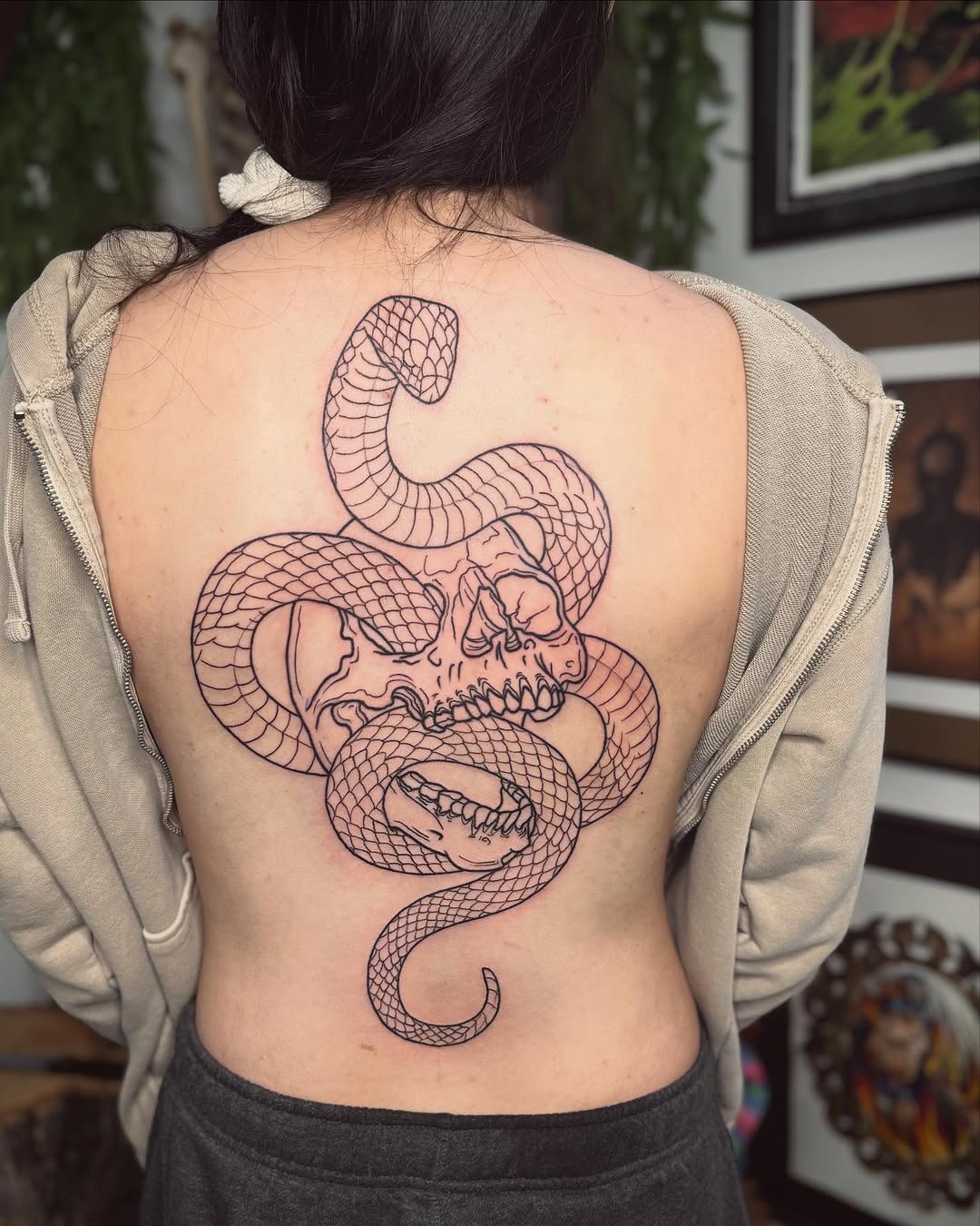 Tattoo by @astrearomerotattoos β blackwork