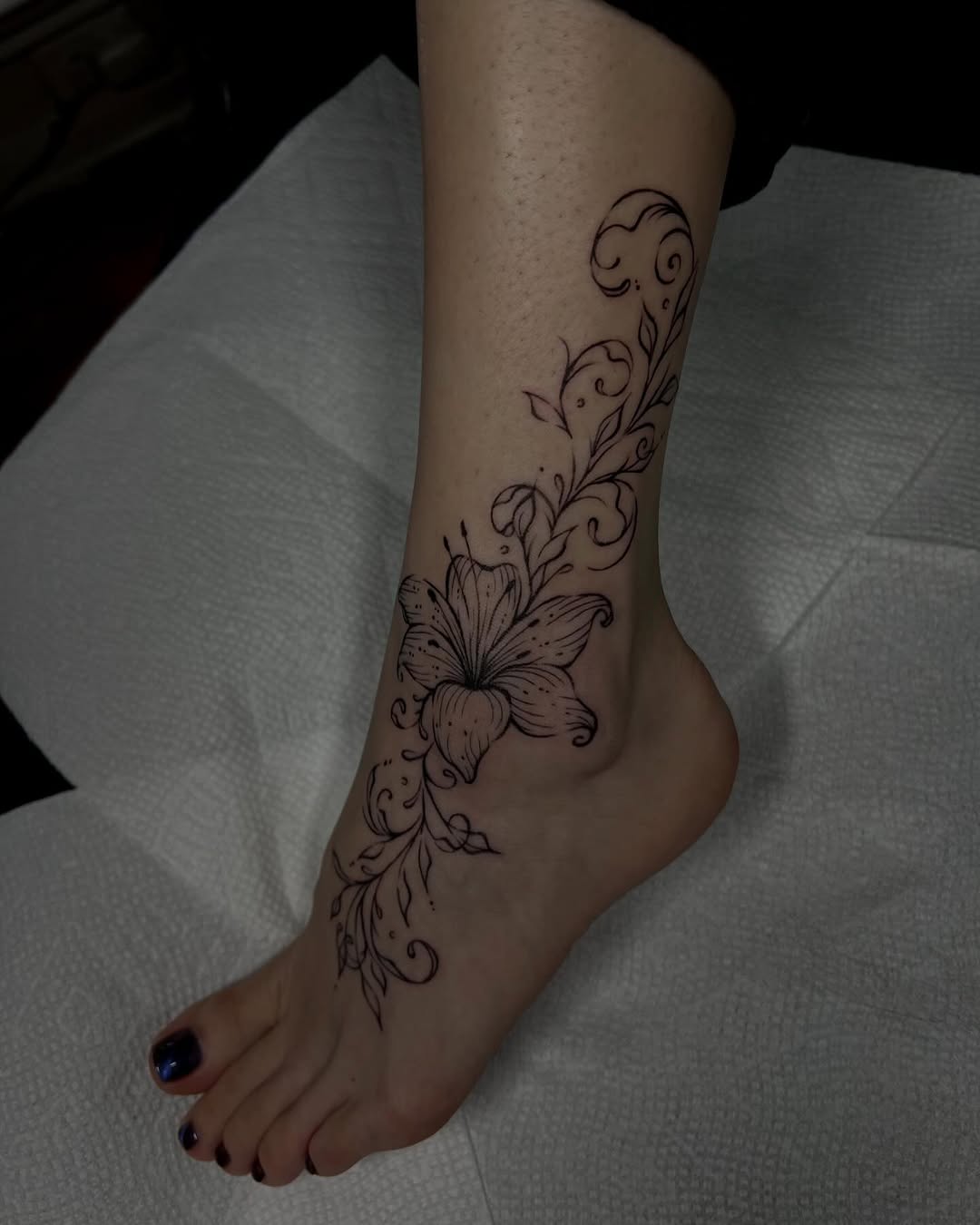Tattoo by @inkby.isa — fine_line