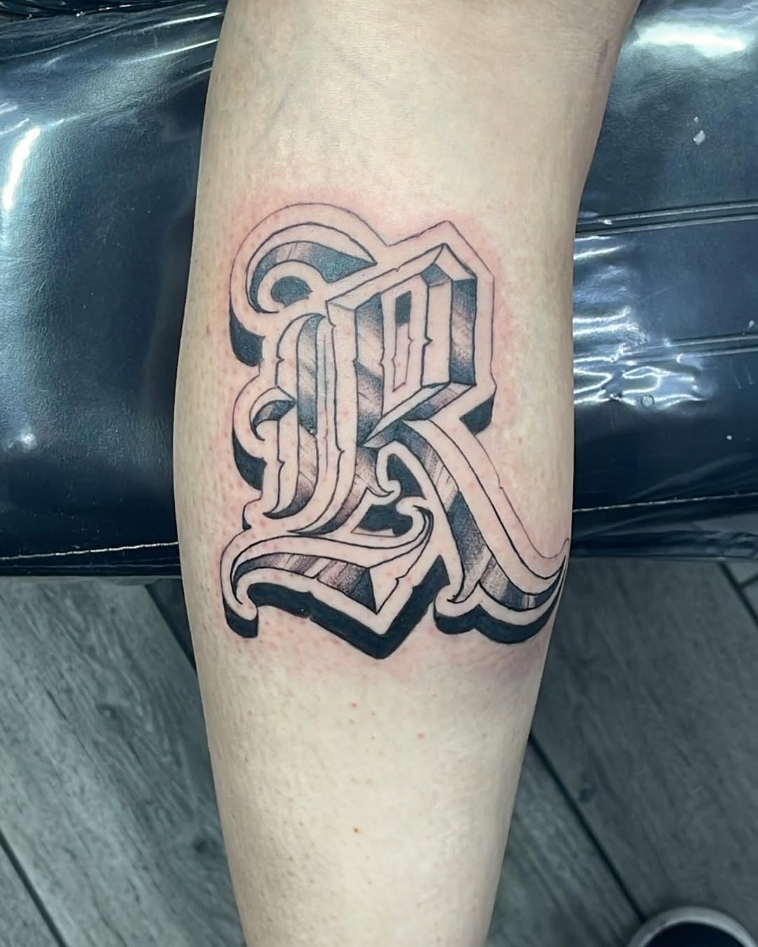 Tattoo by @piercingz_y_letraz — lettering_script, black_and_grey