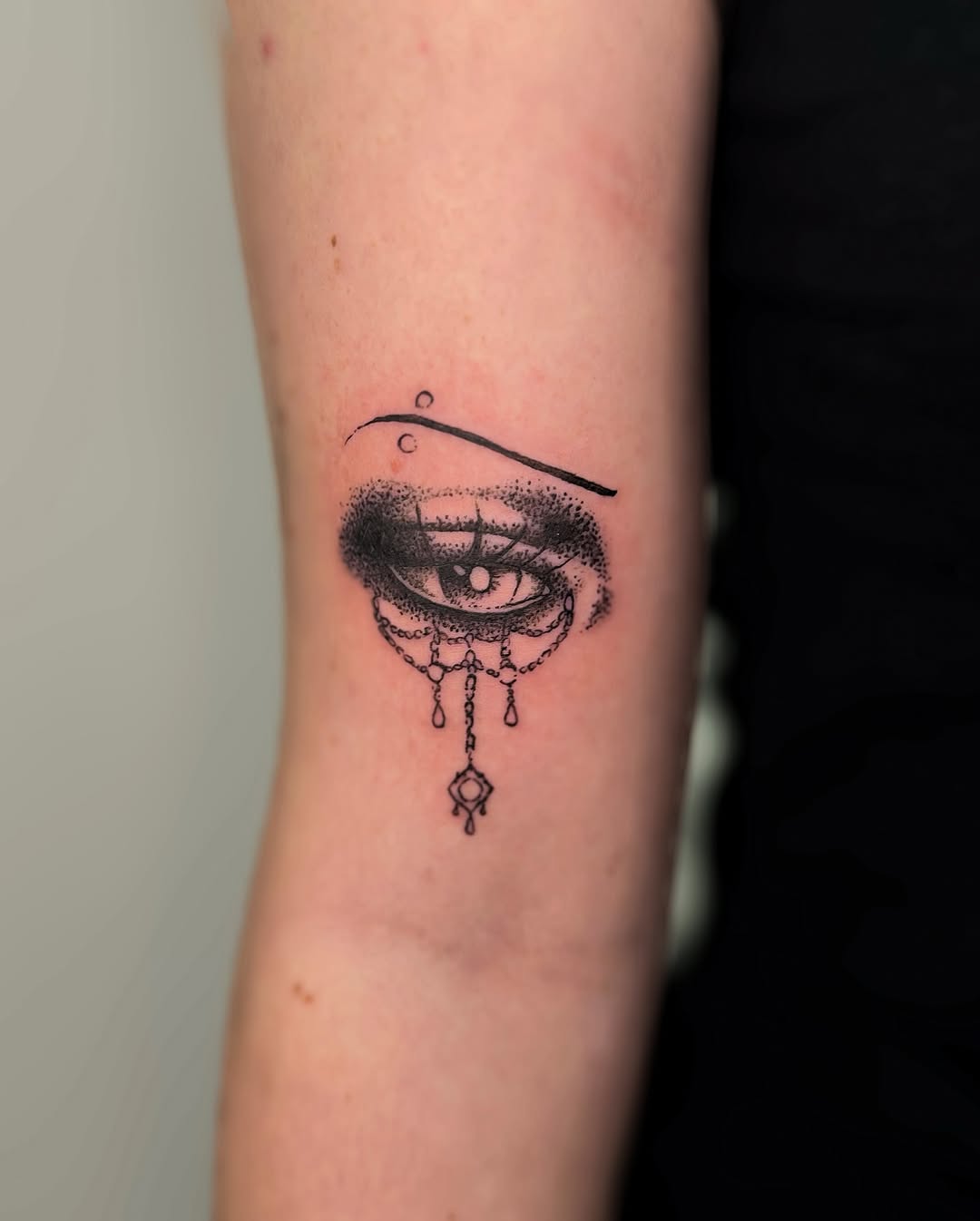Tattoo by @meliasdolls — fine_line, black_and_grey