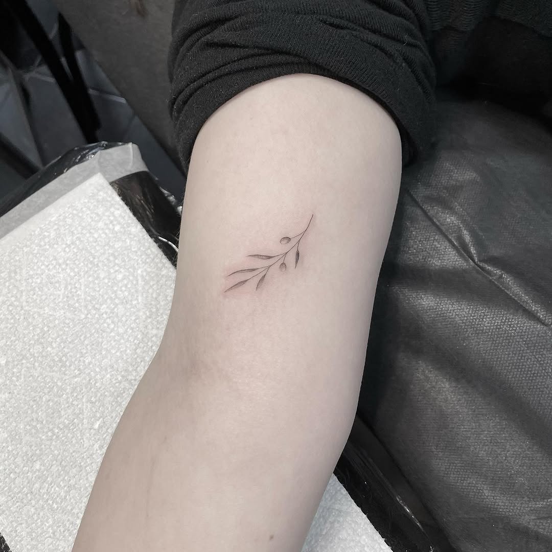 Tattoo by @fantasyandfuntattoo — fine_line