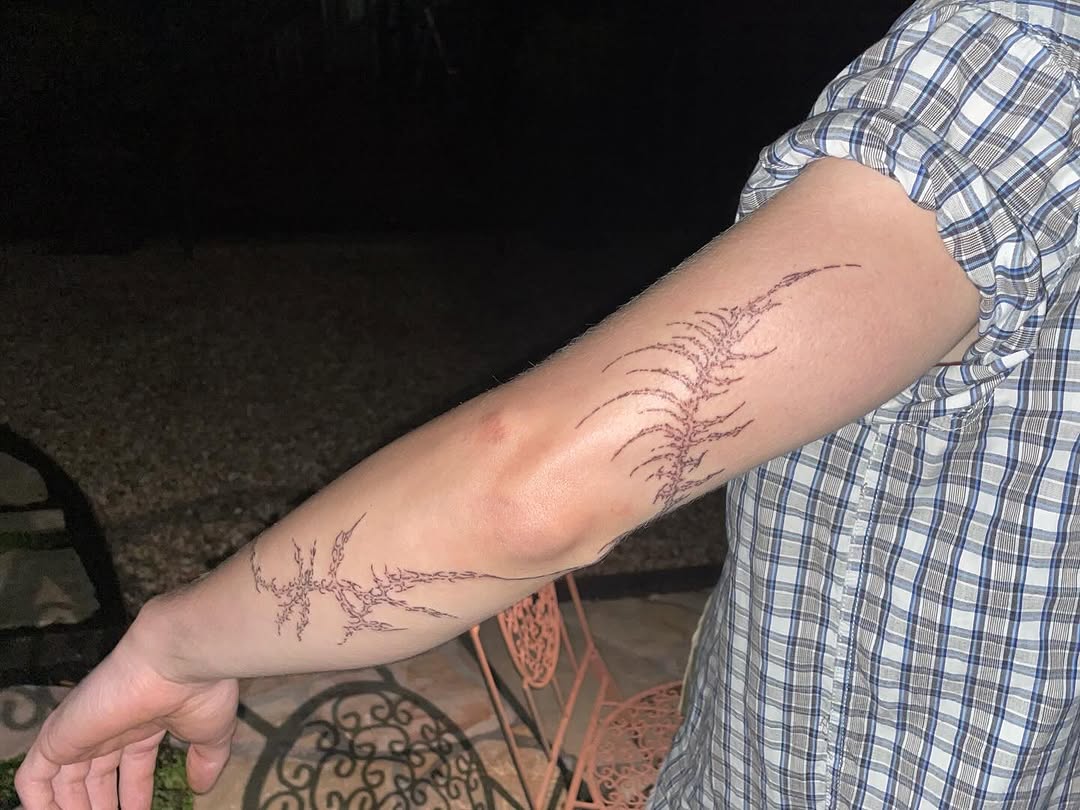 Tattoo by @tiimy.tt — fine_line, minimalist