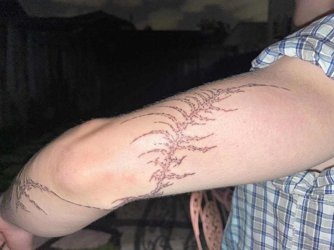 Tattoo by @tiimy.tt — fine_line, dotwork