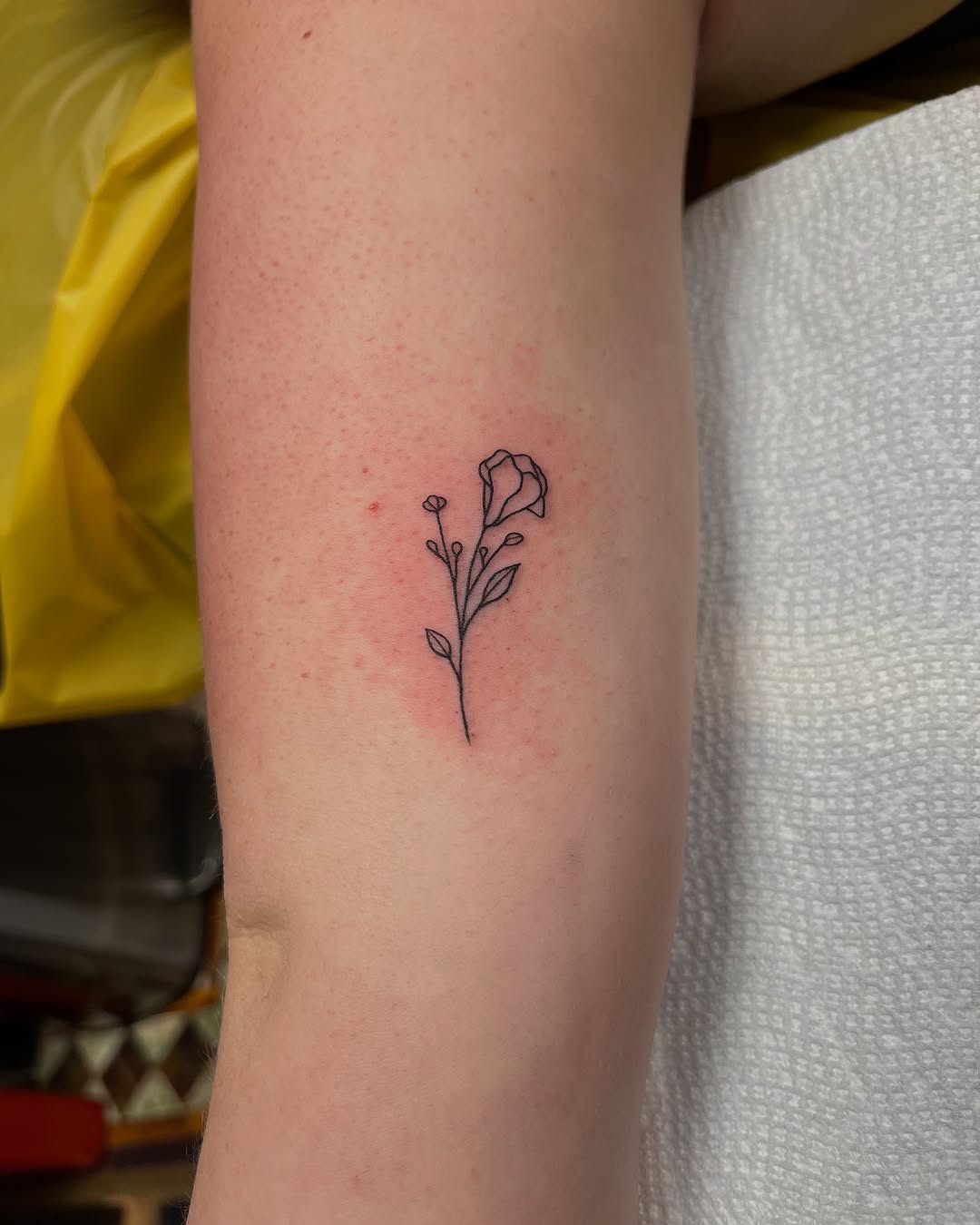 Tattoo by @baungbentattoo_ โ fine_line, minimalist