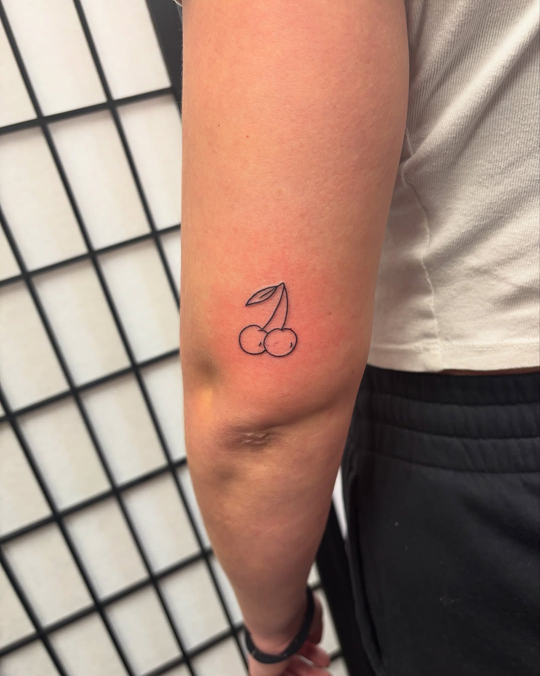 Tattoo by @baungbentattoo_ โ fine_line, minimalist