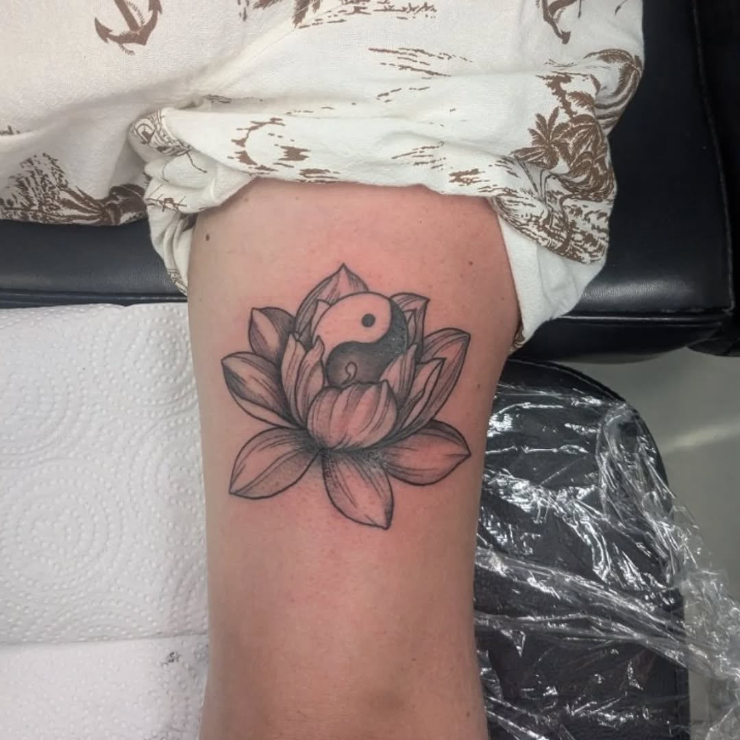 Tattoo by @jazihnotattoo — black_and_grey, ornamental