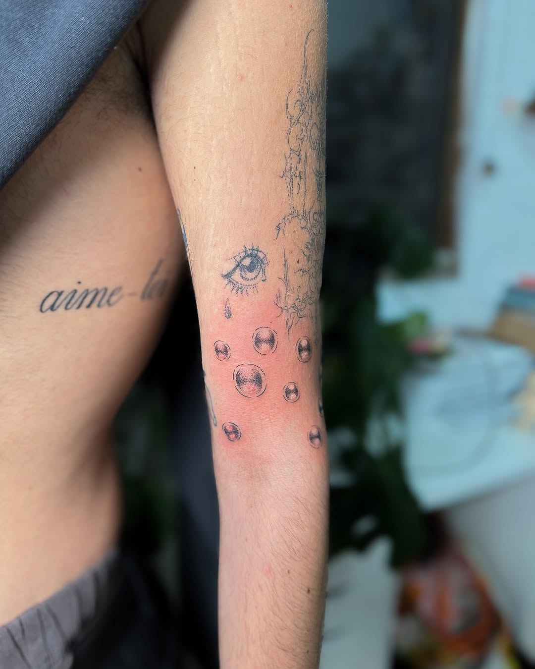 Tattoo by @meliasdolls — fine_line, black_and_grey