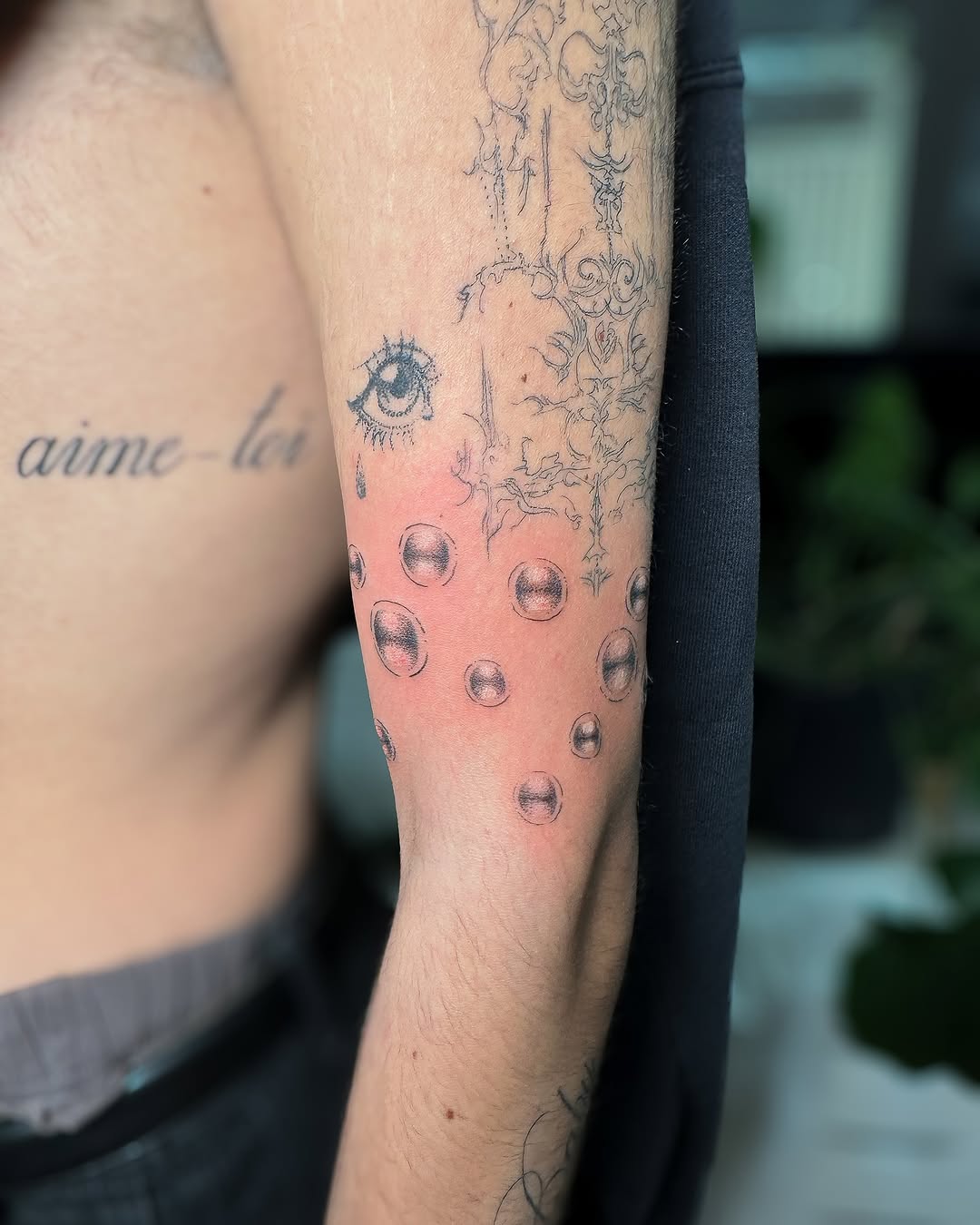 Tattoo by @meliasdolls — fine_line, black_and_grey