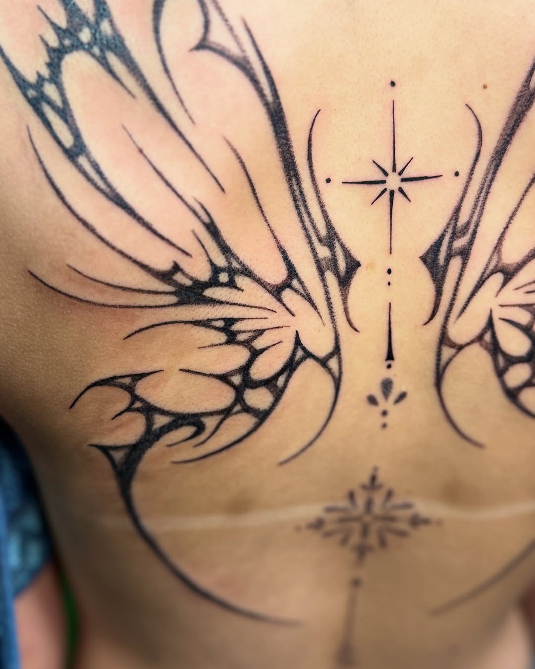 Tattoo by @jords.tattoo β illustrative, geometric