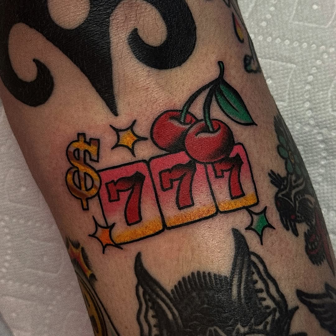 Tattoo by @lindseebeetattoo โ american_traditional
