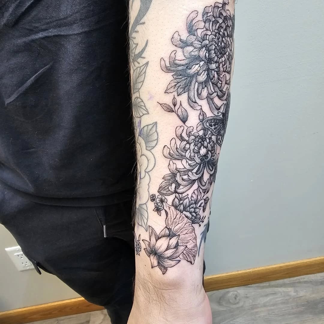 Tattoo by @jabbedbyjess — black_and_grey, realism