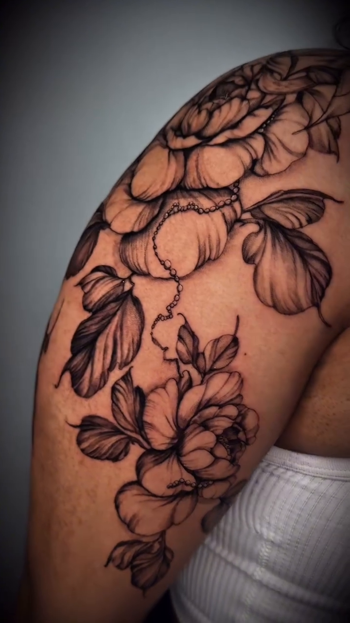 Tattoo by @yuliiitattoo — illustrative, black_and_grey