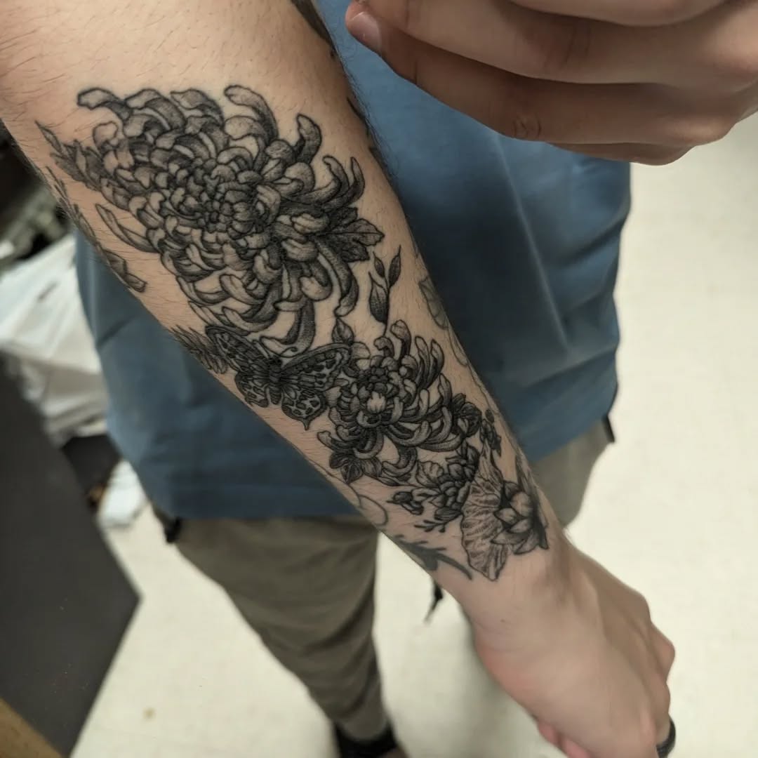 Tattoo by @jabbedbyjess — black_and_grey, realism
