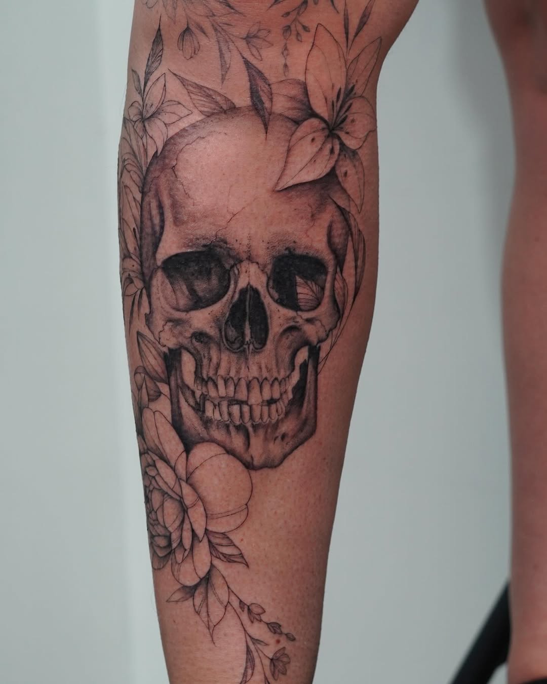 Tattoo by @danaeoxotattoos โ black_and_grey, illustrative