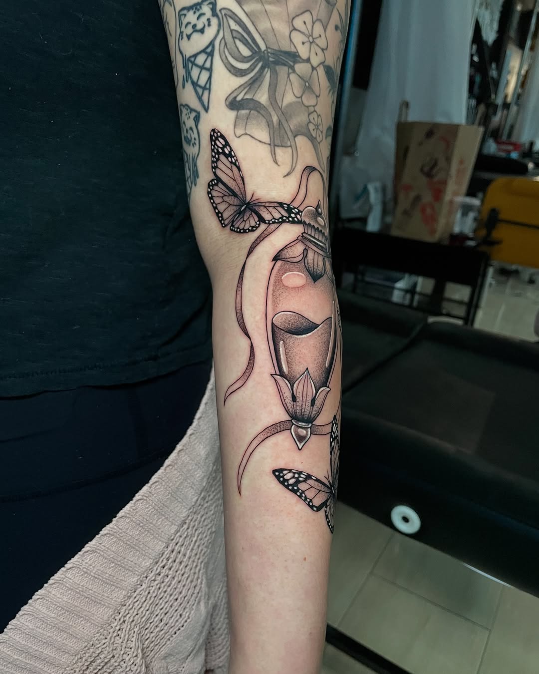 Tattoo by @chromaticsauce — black_and_grey, fine_line
