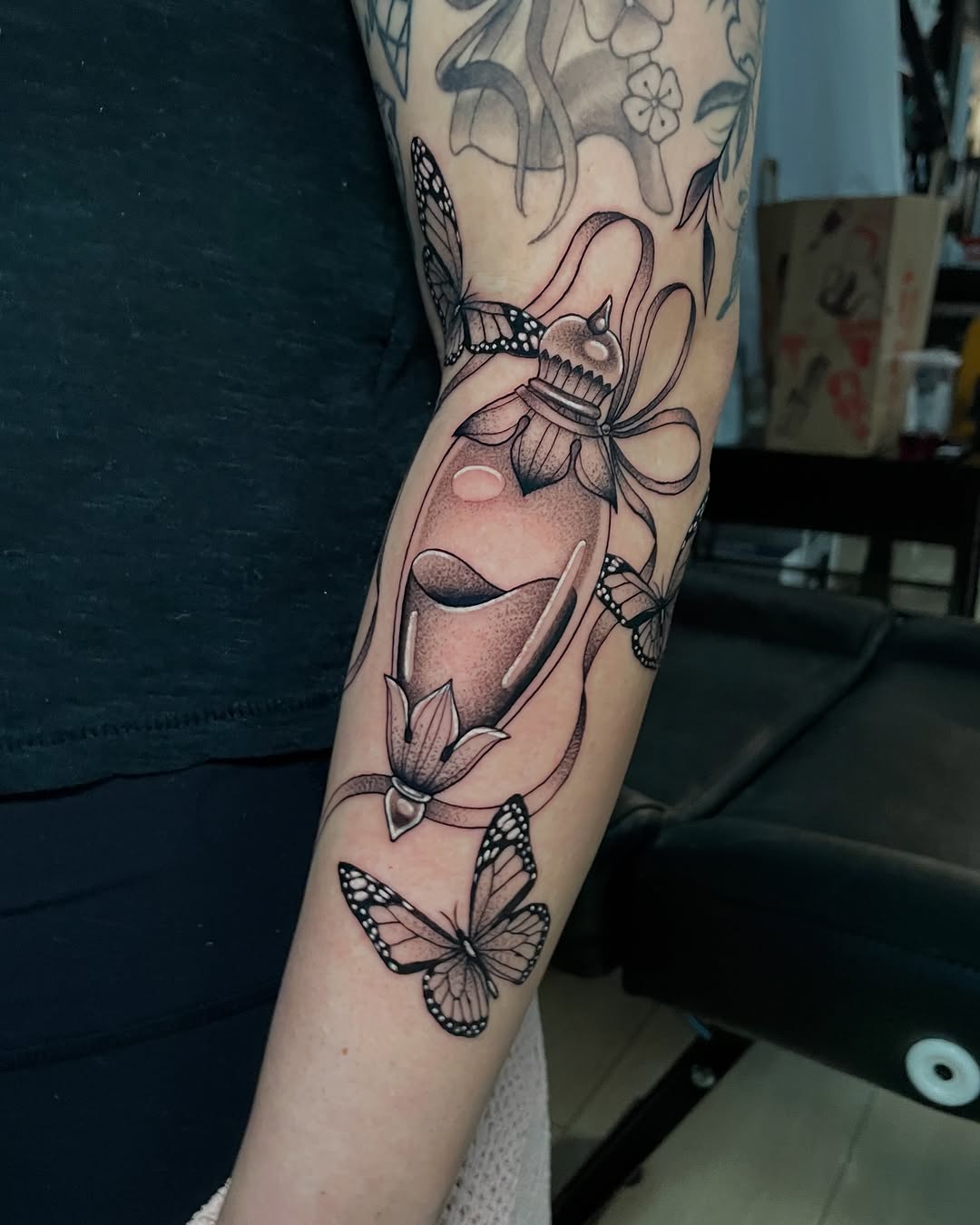 Tattoo by @chromaticsauce — black_and_grey, fine_line