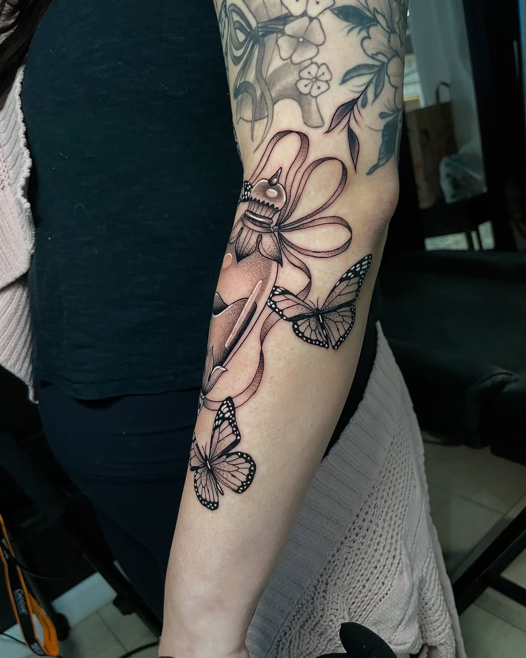 Tattoo by @chromaticsauce — black_and_grey, fine_line