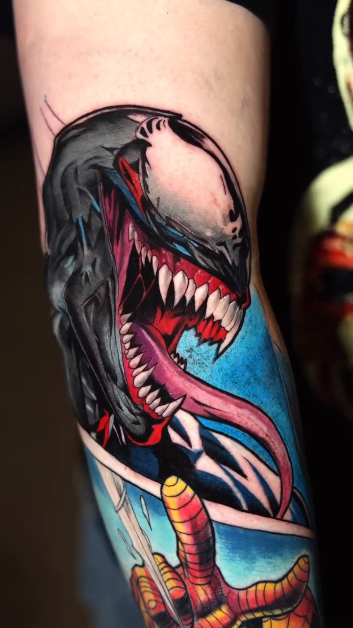 Tattoo by @arenastattoo — illustrative, comic