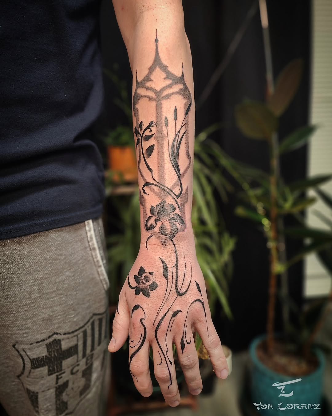 Tattoo by @tomloranz — blackwork