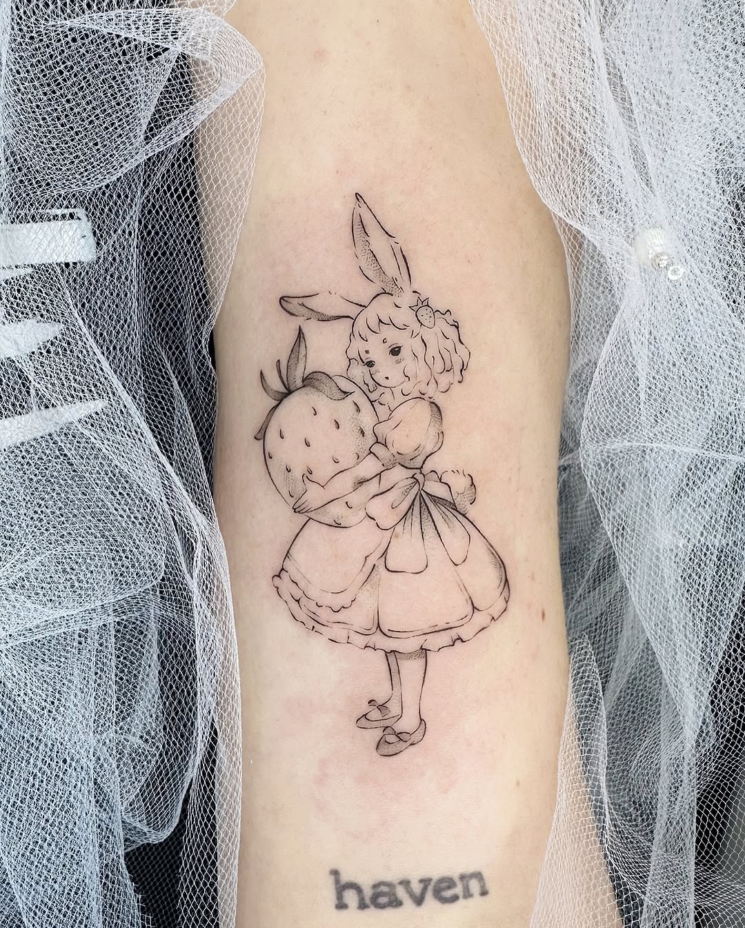 Tattoo by @yumee.ink — fine_line, illustrative