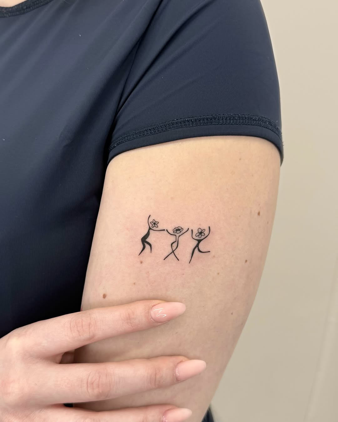 Tattoo by @tatt.diana — fine_line, minimalist