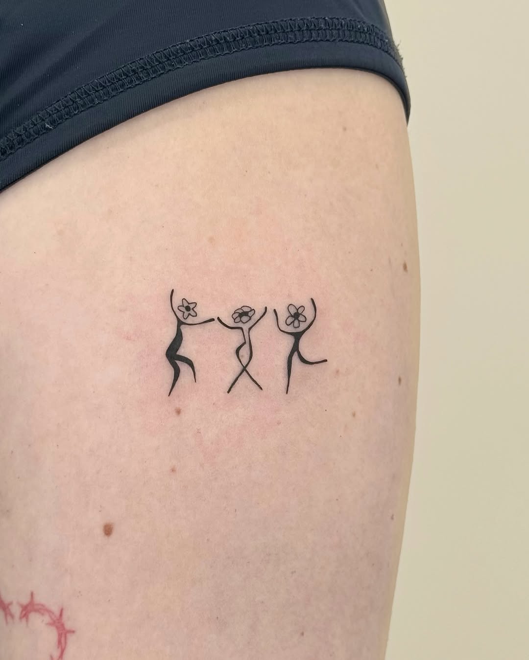 Tattoo by @tatt.diana — fine_line, minimalist