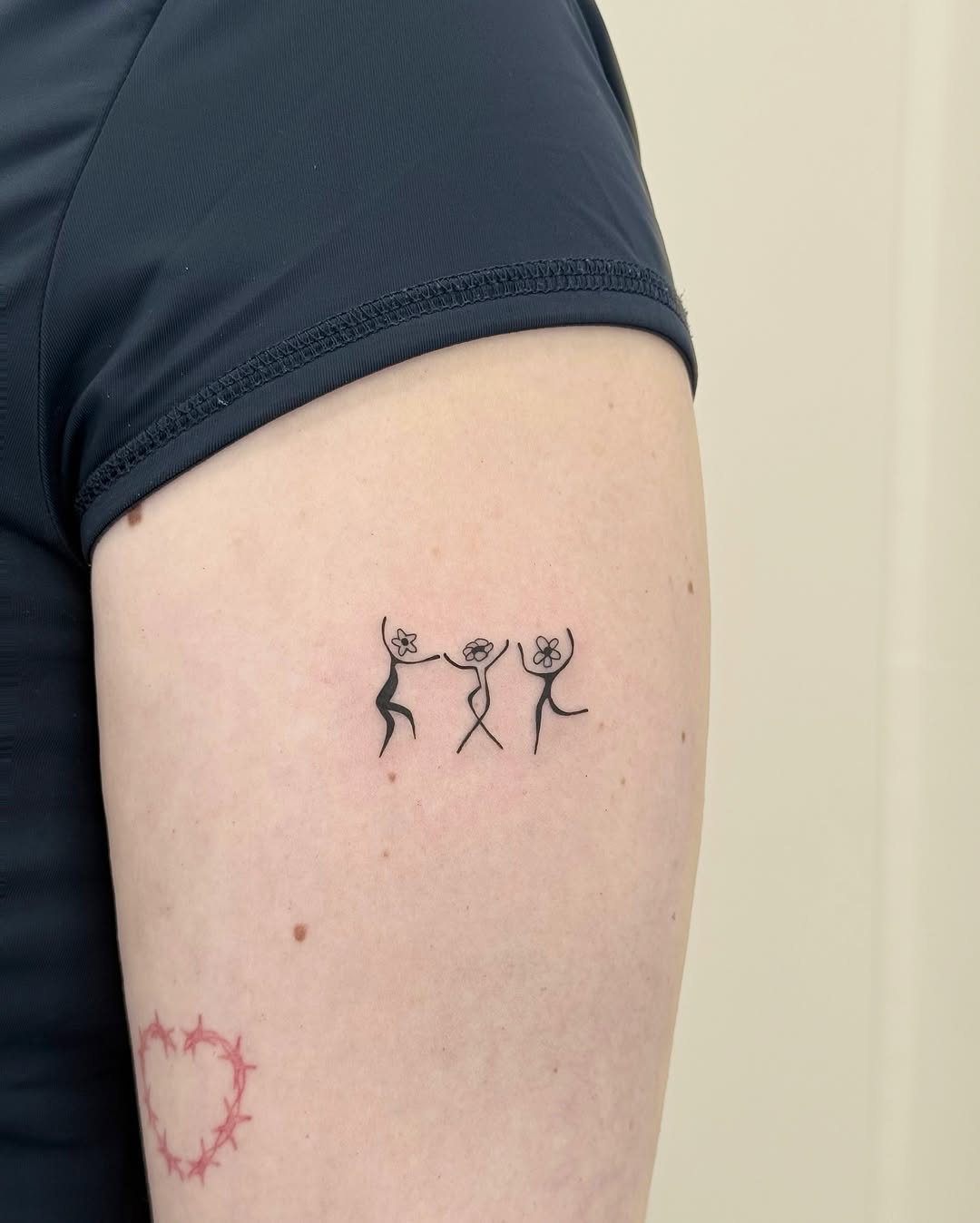 Tattoo by @tatt.diana — fine_line, minimalist
