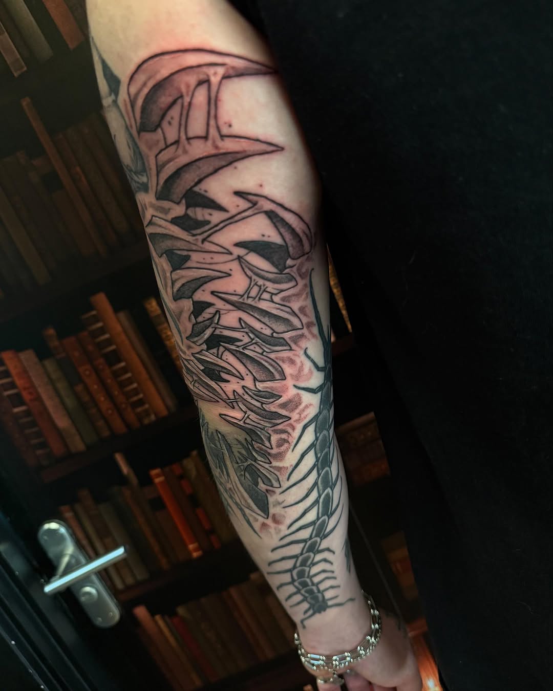 Tattoo by @bennwho_tattoo โ black_and_grey, geometric