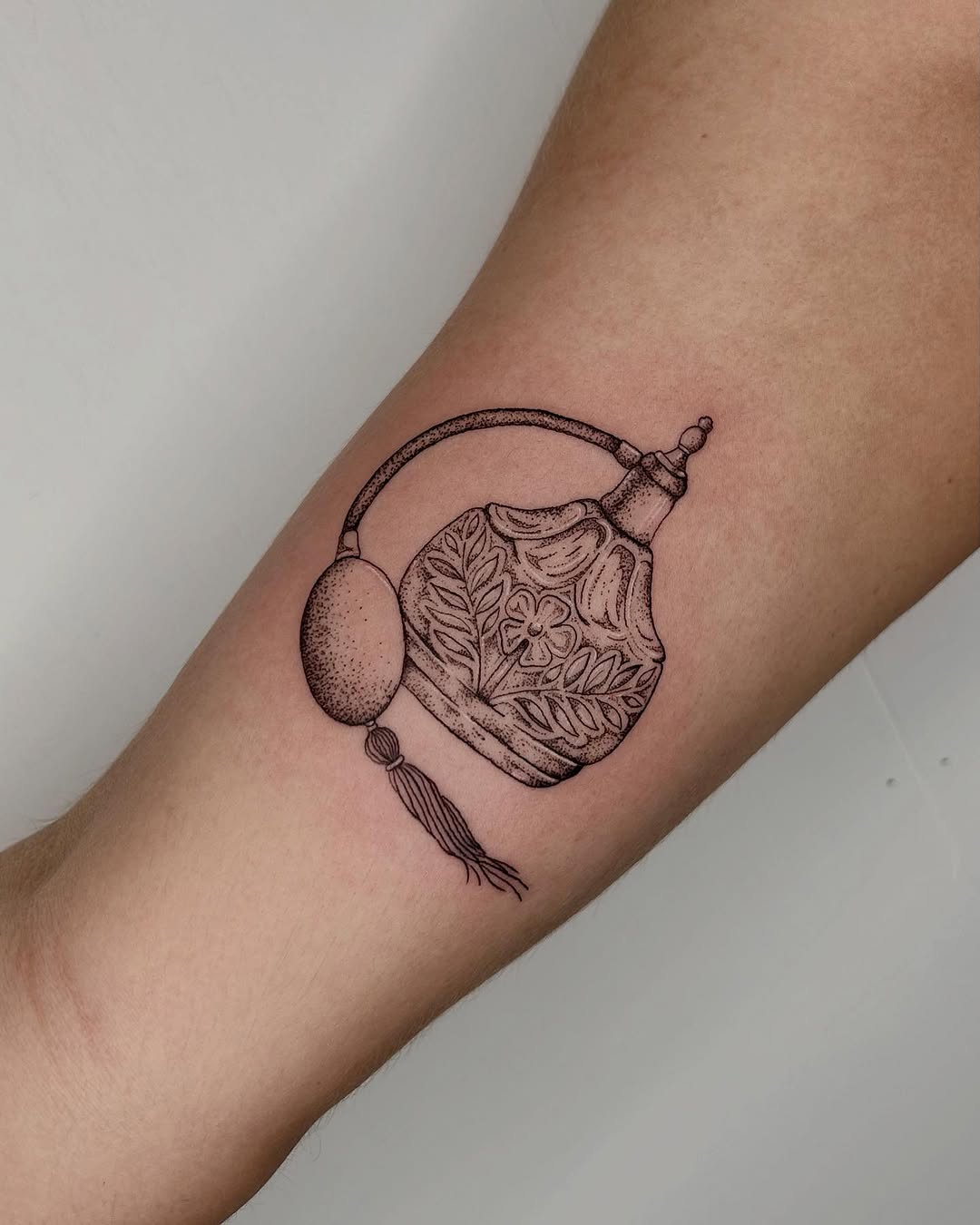 Tattoo by @allieb.tats — fine_line, illustrative