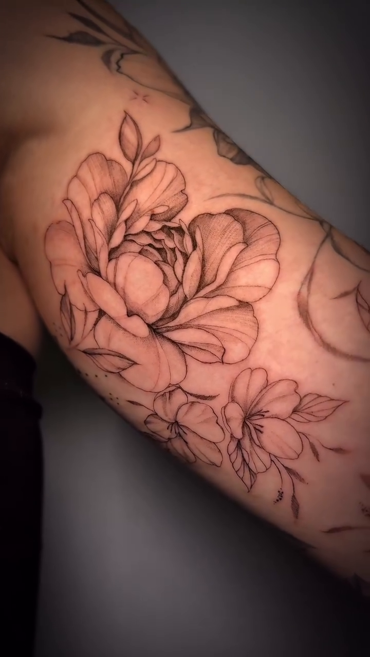 Tattoo by @yuliiitattoo — fine_line, black_and_grey