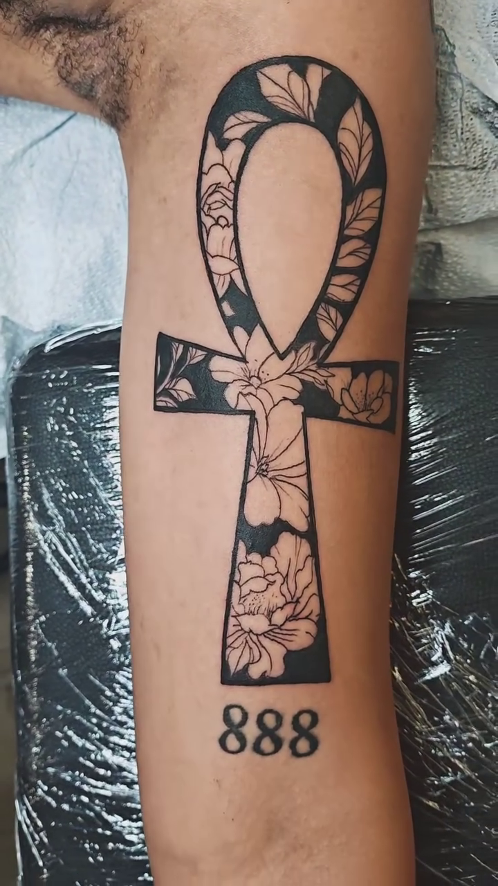 Tattoo by @cvpital โ black_and_grey