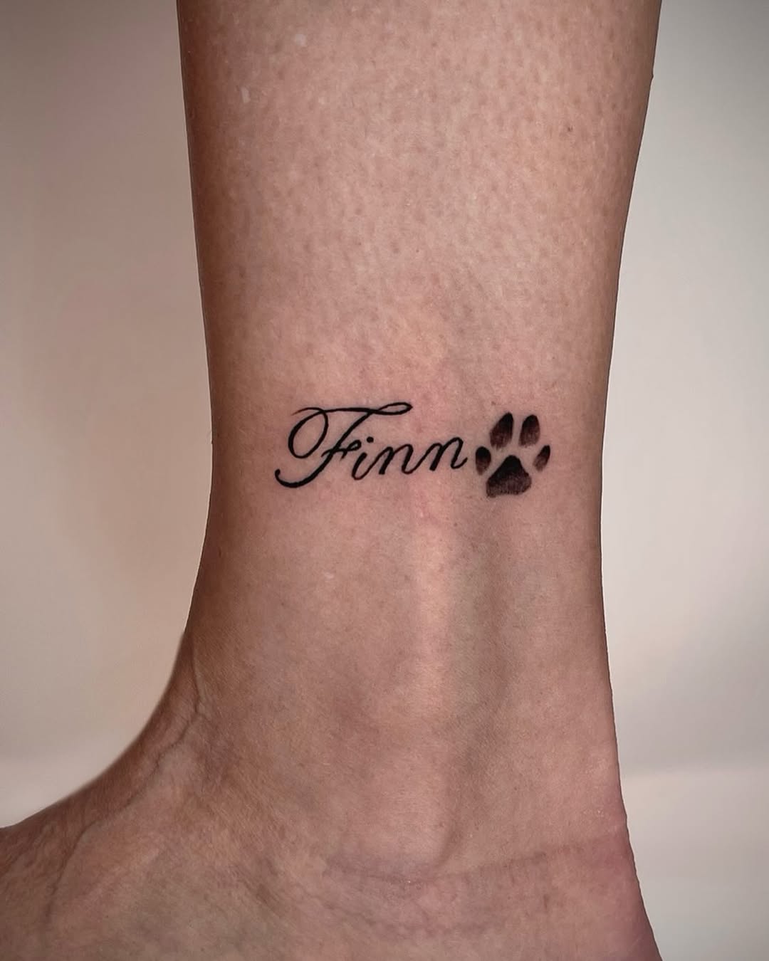 Tattoo by @nat.do.tattoo — lettering_script, fine_line