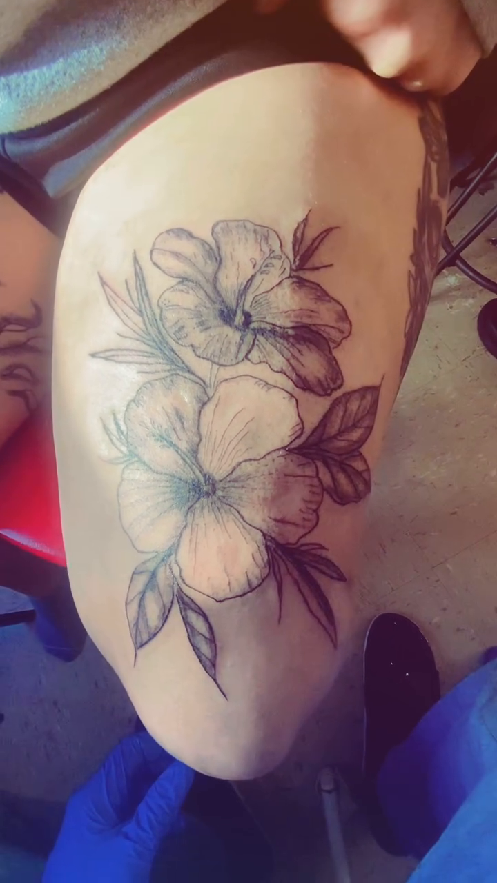 Tattoo by @inguanzoink_ — fine_line, black_and_grey